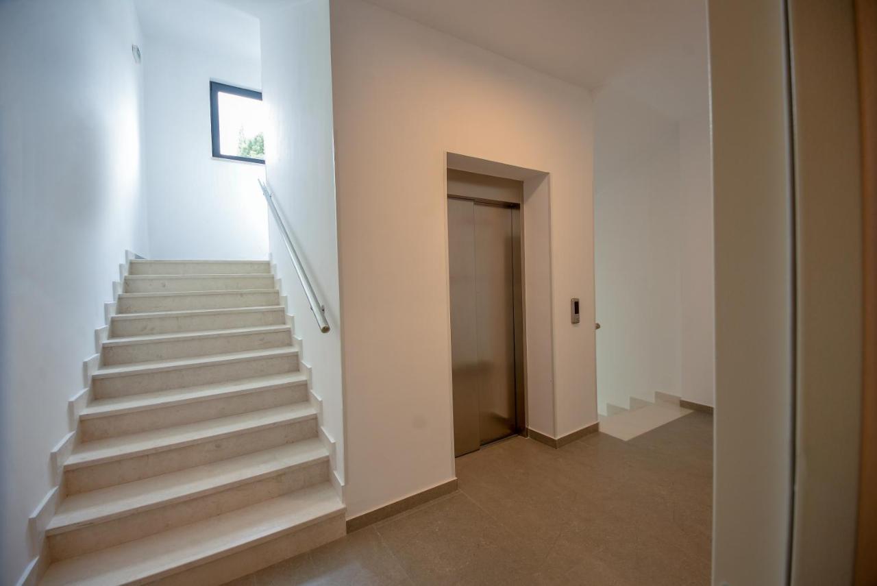 Pine 1 Apartment In The Center Требинье Экстерьер фото